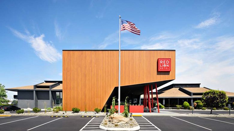 <b>Red Lion Hotel Wenatchee Exterior</b>. Images powered by <a href="https://iceportal.shijigroup.com/" title="IcePortal" target="_blank">IcePortal</a>.