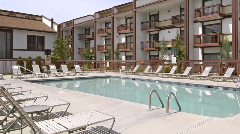 <b>Red Lion Hotel Wenatchee Pool</b>. Images powered by <a href="https://iceportal.shijigroup.com/" title="IcePortal" target="_blank">IcePortal</a>.