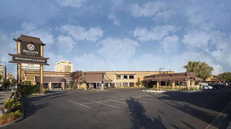 Red Lion Hotel Yakima Center Exterior