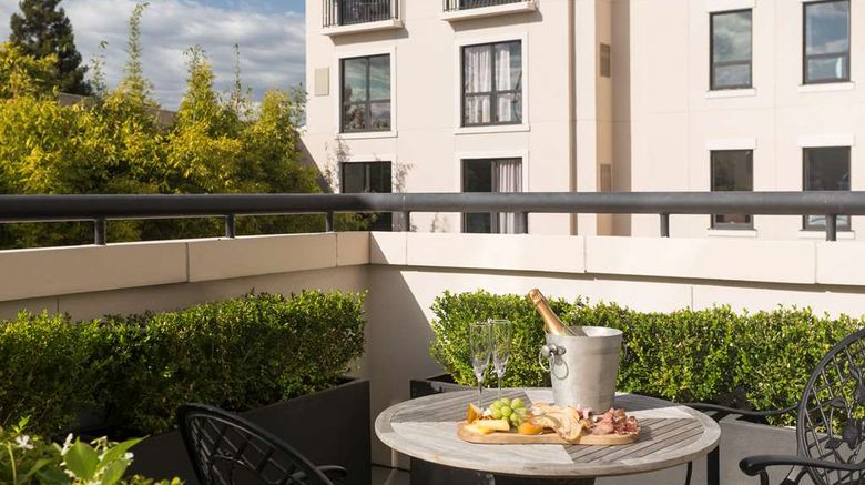 <b>ANdAZ Napa Suite</b>. Images powered by <a href="https://iceportal.shijigroup.com/" title="IcePortal" target="_blank">IcePortal</a>.
