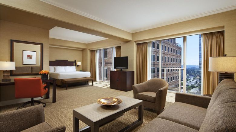 <b>Hyatt Regency Bellevue Suite</b>. Images powered by <a href="https://iceportal.shijigroup.com/" title="IcePortal" target="_blank">IcePortal</a>.