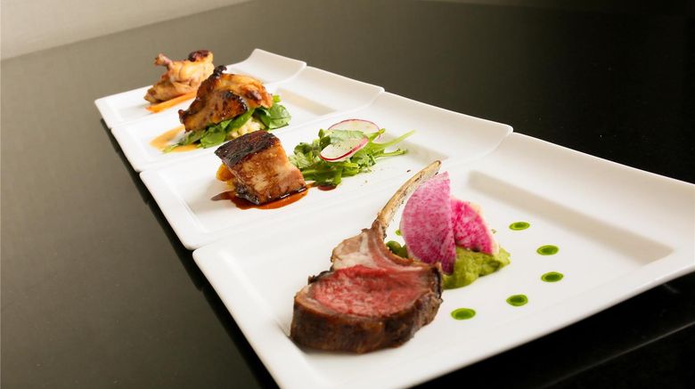 <b>Hyatt Centric Chicago Magnificent Mile Restaurant</b>. Images powered by <a href="https://iceportal.shijigroup.com/" title="IcePortal" target="_blank">IcePortal</a>.