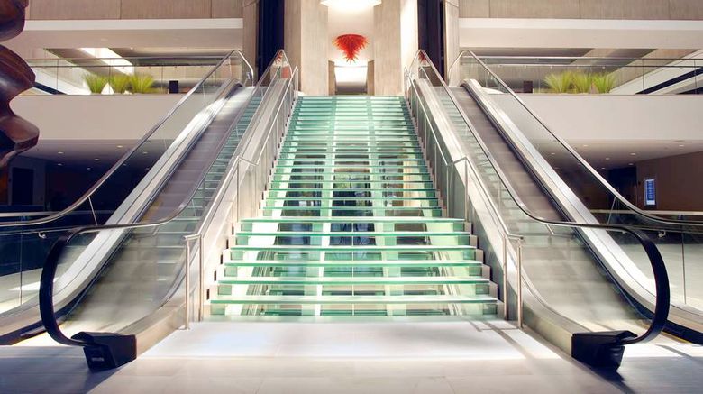 <b>Hyatt Regency O'Hare Lobby</b>. Images powered by <a href="https://iceportal.shijigroup.com/" title="IcePortal" target="_blank">IcePortal</a>.