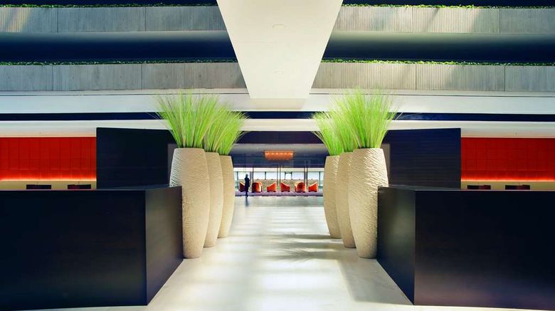 <b>Hyatt Regency O'Hare Lobby</b>. Images powered by <a href="https://iceportal.shijigroup.com/" title="IcePortal" target="_blank">IcePortal</a>.