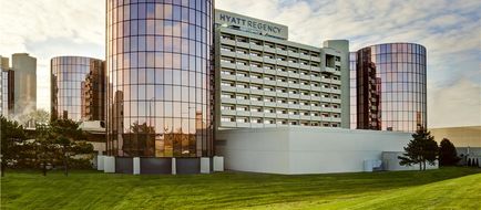 Hyatt Regency O'Hare Exterior
