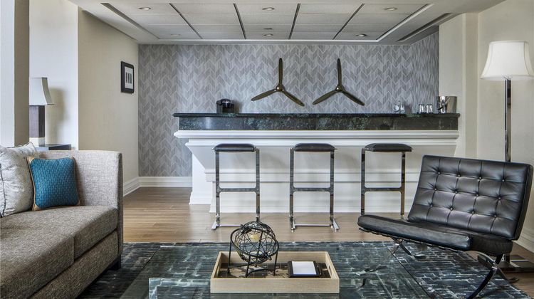 Hyatt Regency DFW International Airport Suite