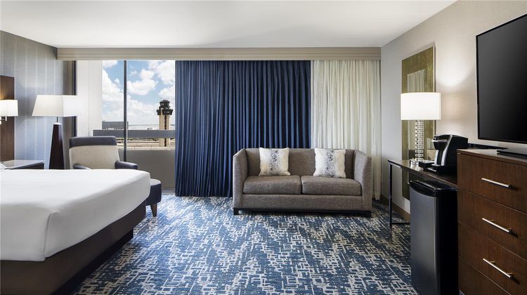 Hyatt Regency DFW International Airport Suite