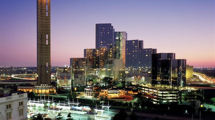 Hyatt Regency Dallas Exterior