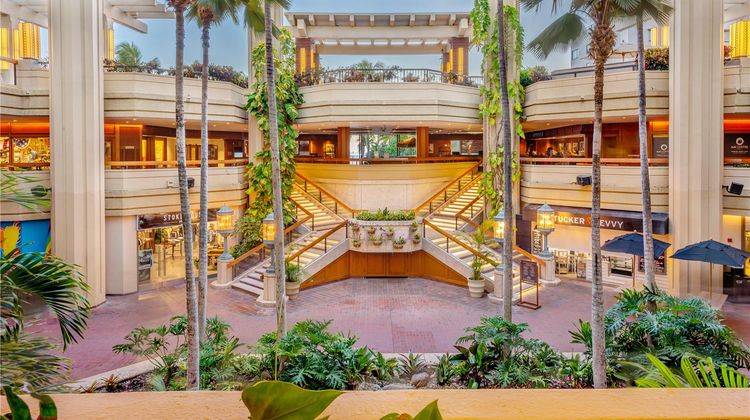 Hyatt Regency Waikiki Beach Resort & Spa Lobby