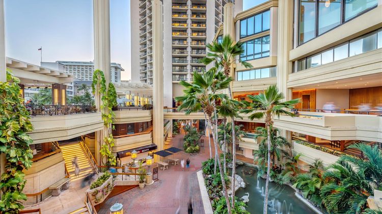 Hyatt Regency Waikiki Beach Resort & Spa Lobby