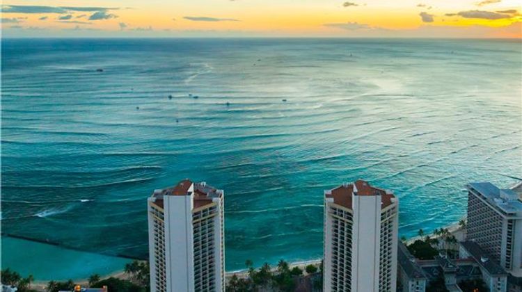 Hyatt Regency Waikiki Beach Resort & Spa Beach