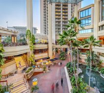 Hyatt Regency Waikiki Beach Resort & Spa Lobby