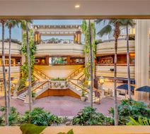 Hyatt Regency Waikiki Beach Resort & Spa Lobby