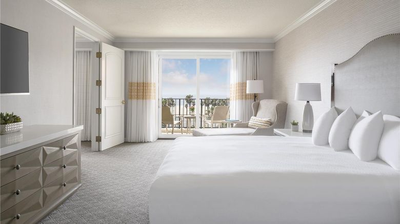 <b>Hyatt Regency Huntington Beach Resort Suite</b>. Images powered by <a href="https://iceportal.shijigroup.com/" title="IcePortal" target="_blank">IcePortal</a>.