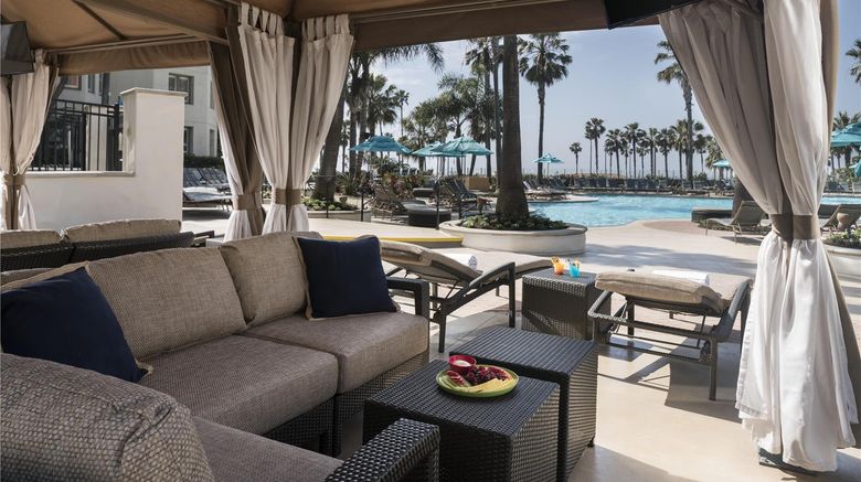 <b>Hyatt Regency Huntington Beach Resort Pool</b>. Images powered by <a href="https://iceportal.shijigroup.com/" title="IcePortal" target="_blank">IcePortal</a>.
