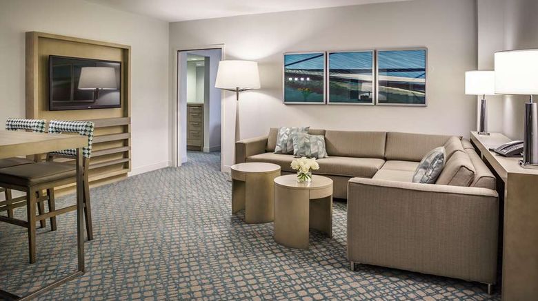 <b>Hyatt Regency Jacksonville Riverfront Suite</b>. Images powered by <a href="https://iceportal.shijigroup.com/" title="IcePortal" target="_blank">IcePortal</a>.