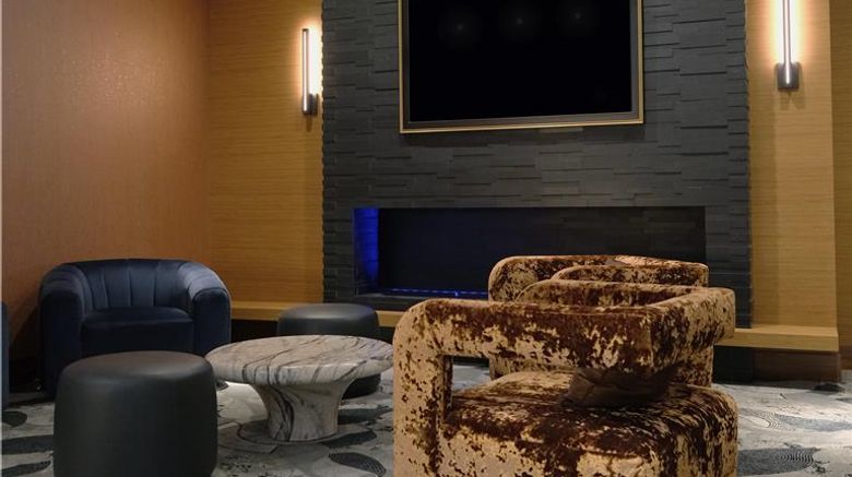 <b>Hyatt Regency Los Angeles Intl Arpt Lobby</b>. Images powered by <a href="https://iceportal.shijigroup.com/" title="IcePortal" target="_blank">IcePortal</a>.
