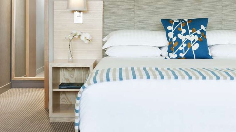 <b>Hyatt Regency Long Beach Room</b>. Images powered by <a href="https://iceportal.shijigroup.com/" title="IcePortal" target="_blank">IcePortal</a>.