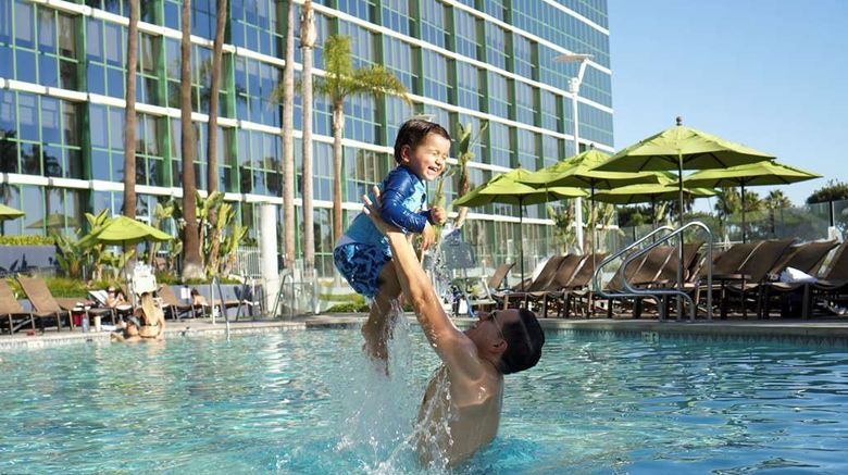 <b>Hyatt Regency Long Beach Pool</b>. Images powered by <a href="https://iceportal.shijigroup.com/" title="IcePortal" target="_blank">IcePortal</a>.