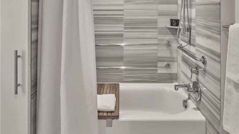 <b>Hyatt Centric The Pike Long Beach Room</b>. Images powered by <a href="https://iceportal.shijigroup.com/" title="IcePortal" target="_blank">IcePortal</a>.