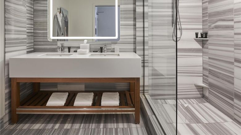 <b>Hyatt Centric The Pike Long Beach Room</b>. Images powered by <a href="https://iceportal.shijigroup.com/" title="IcePortal" target="_blank">IcePortal</a>.