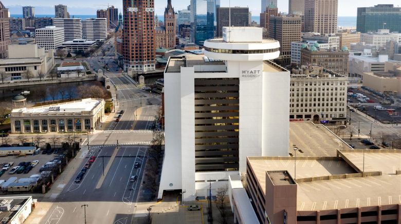 <b>Hyatt Regency Milwaukee Exterior</b>. Images powered by <a href="https://iceportal.shijigroup.com/" title="IcePortal" target="_blank">IcePortal</a>.