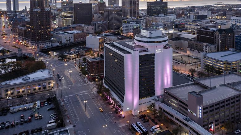 <b>Hyatt Regency Milwaukee Exterior</b>. Images powered by <a href="https://iceportal.shijigroup.com/" title="IcePortal" target="_blank">IcePortal</a>.