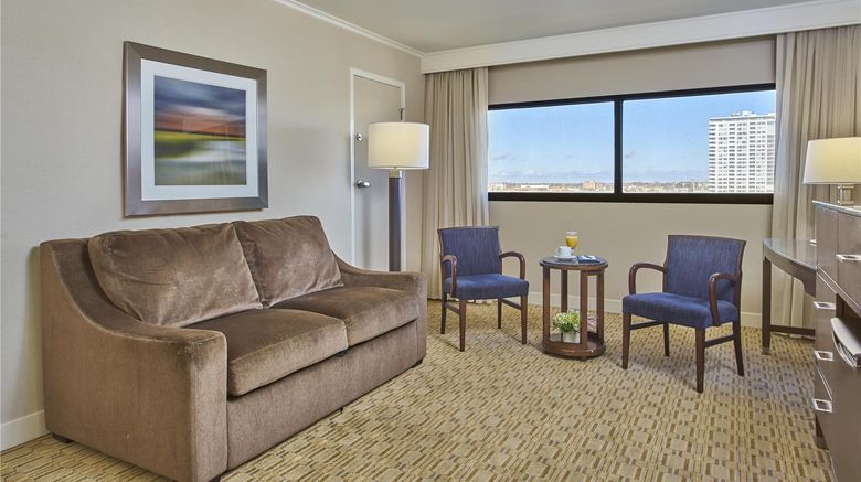 <b>Hyatt Regency Milwaukee Suite</b>. Images powered by <a href="https://iceportal.shijigroup.com/" title="IcePortal" target="_blank">IcePortal</a>.