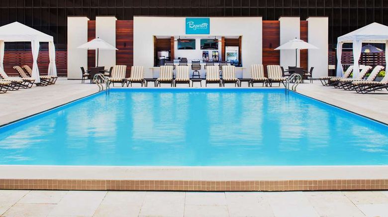 <b>Hyatt Regency New Orleans Pool</b>. Images powered by <a href="https://iceportal.shijigroup.com/" title="IcePortal" target="_blank">IcePortal</a>.