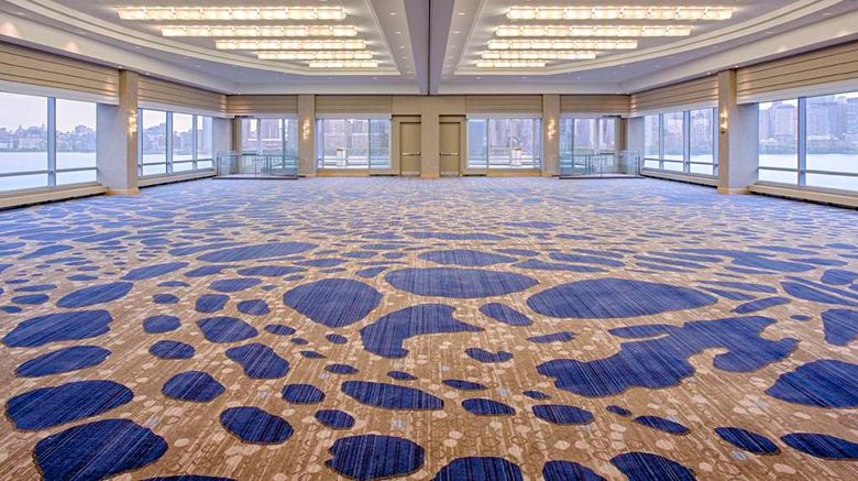 <b>Hyatt Regency Jersey City on the Hudson Lobby</b>. Images powered by <a href="https://iceportal.shijigroup.com/" title="IcePortal" target="_blank">IcePortal</a>.