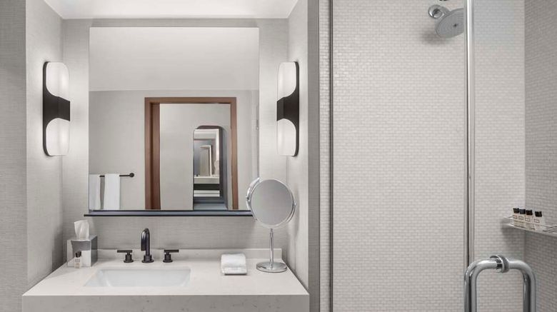 <b>Hyatt Regency Jersey City on the Hudson Suite</b>. Images powered by <a href="https://iceportal.shijigroup.com/" title="IcePortal" target="_blank">IcePortal</a>.