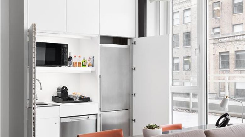 <b>ANdAZ 5th Avenue Room</b>. Images powered by <a href="https://iceportal.shijigroup.com/" title="IcePortal" target="_blank">IcePortal</a>.