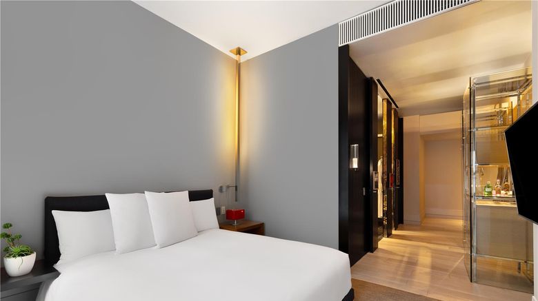 <b>ANdAZ 5th Avenue Room</b>. Images powered by <a href="https://iceportal.shijigroup.com/" title="IcePortal" target="_blank">IcePortal</a>.
