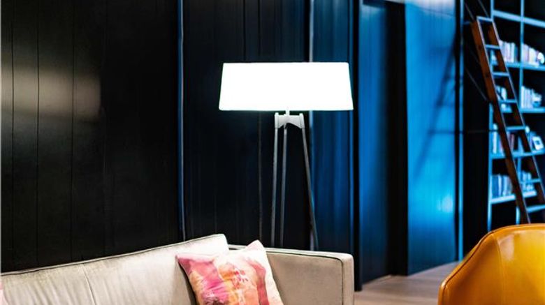 <b>ANdAZ 5th Avenue Lobby</b>. Images powered by <a href="https://iceportal.shijigroup.com/" title="IcePortal" target="_blank">IcePortal</a>.