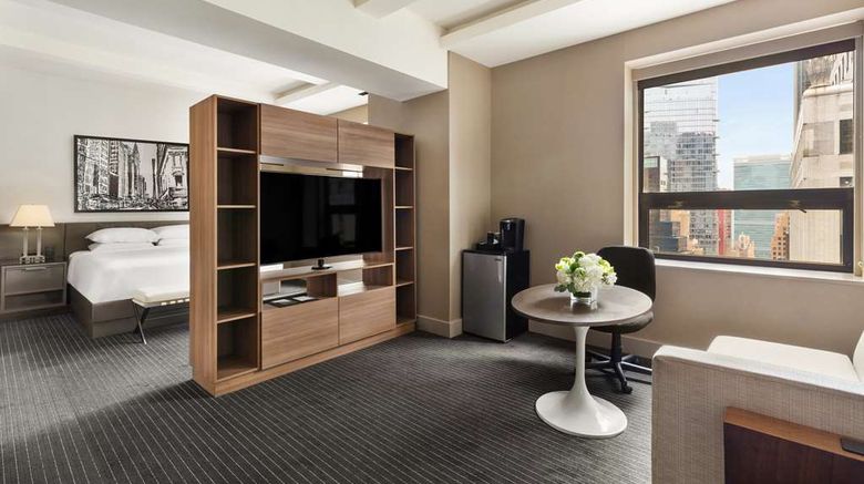 <b>Hyatt Grand Central New York Suite</b>. Images powered by <a href="https://iceportal.shijigroup.com/" title="IcePortal" target="_blank">IcePortal</a>.