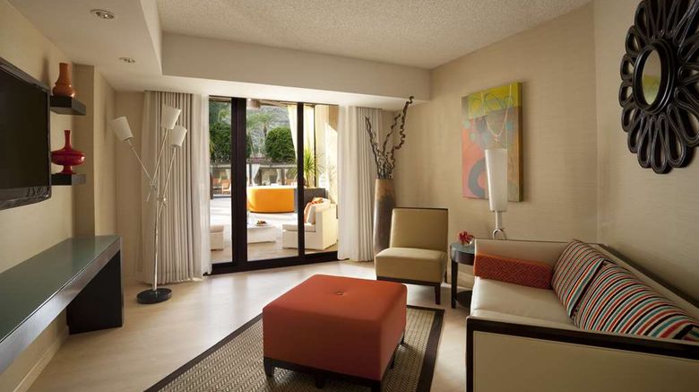 <b>Hyatt Palm Springs Pool</b>. Images powered by <a href="https://iceportal.shijigroup.com/" title="IcePortal" target="_blank">IcePortal</a>.