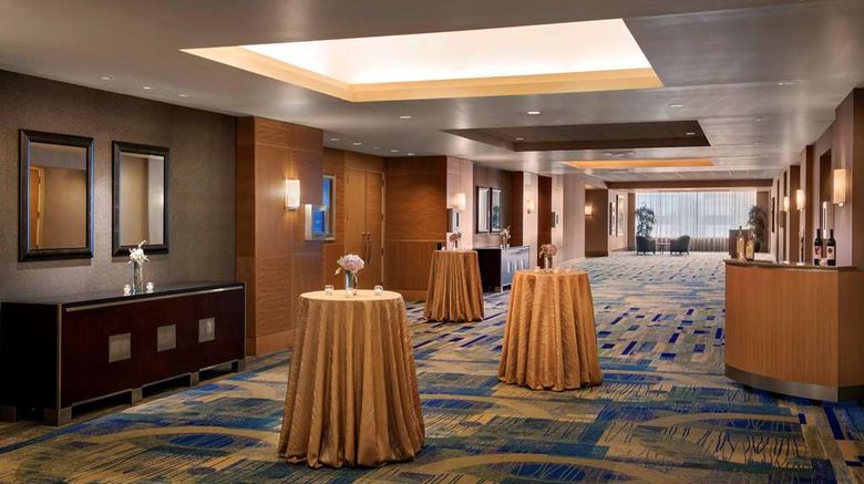 <b>Hyatt Regency Pittsburgh Intl Airport Lobby</b>. Images powered by <a href="https://iceportal.shijigroup.com/" title="IcePortal" target="_blank">IcePortal</a>.