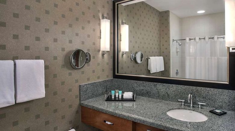 <b>Hyatt Regency Pittsburgh Intl Airport Room</b>. Images powered by <a href="https://iceportal.shijigroup.com/" title="IcePortal" target="_blank">IcePortal</a>.