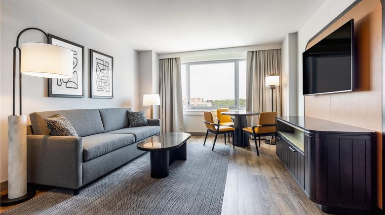 <b>Hyatt Centric Chicago O'Hare Suite</b>. Images powered by <a href="https://iceportal.shijigroup.com/" title="IcePortal" target="_blank">IcePortal</a>.