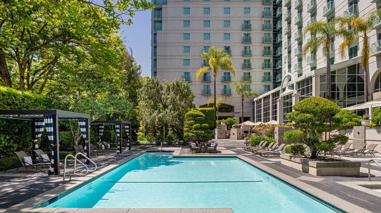 <b>Hyatt Regency Sacramento Pool</b>. Images powered by <a href="https://iceportal.shijigroup.com/" title="IcePortal" target="_blank">IcePortal</a>.