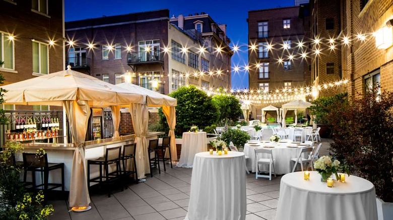 <b>Andaz Savannah Pool</b>. Images powered by <a href="https://iceportal.shijigroup.com/" title="IcePortal" target="_blank">IcePortal</a>.