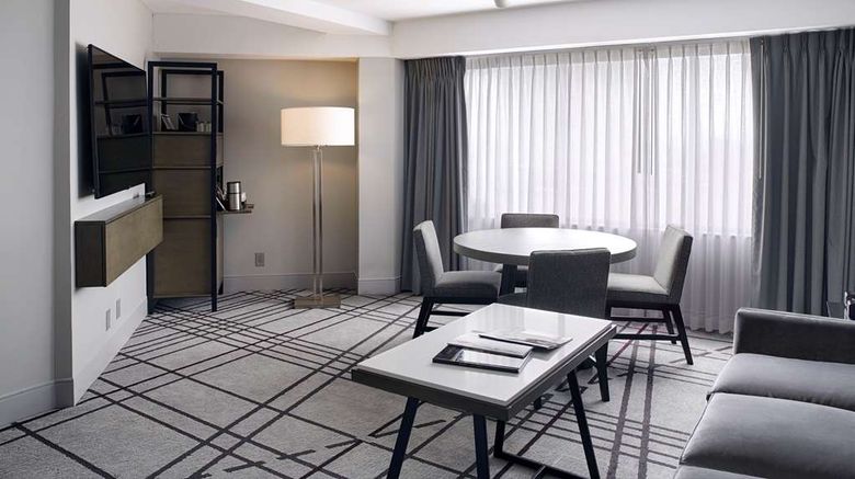 <b>Hyatt Regency Louisville Suite</b>. Images powered by <a href="https://iceportal.shijigroup.com/" title="IcePortal" target="_blank">IcePortal</a>.