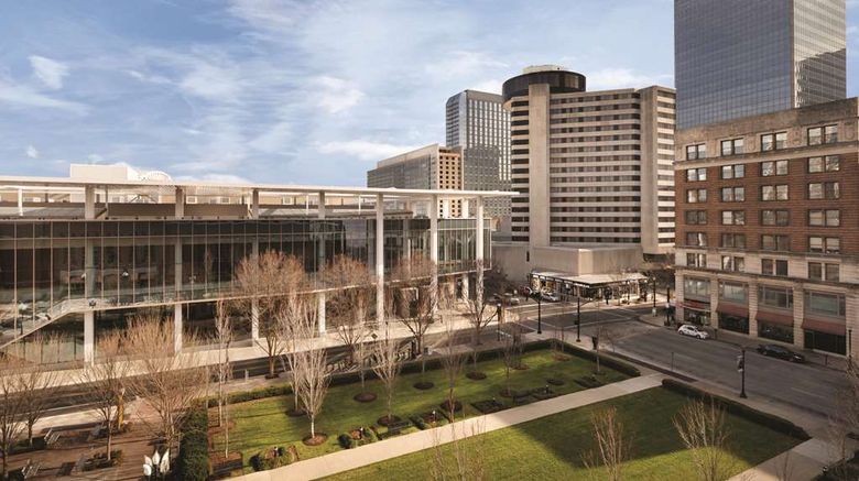 <b>Hyatt Regency Louisville Exterior</b>. Images powered by <a href="https://iceportal.shijigroup.com/" title="IcePortal" target="_blank">IcePortal</a>.