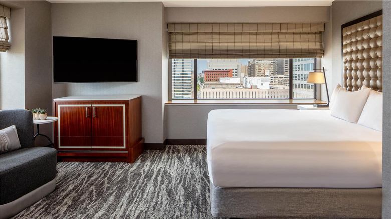 <b>Hyatt Regency St. Louis at the Arch Suite</b>. Images powered by <a href="https://iceportal.shijigroup.com/" title="IcePortal" target="_blank">IcePortal</a>.