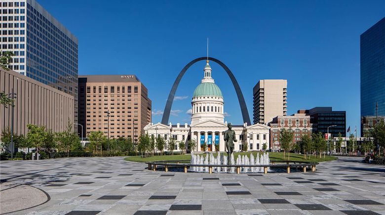 <b>Hyatt Regency St. Louis at the Arch Exterior</b>. Images powered by <a href="https://iceportal.shijigroup.com/" title="IcePortal" target="_blank">IcePortal</a>.