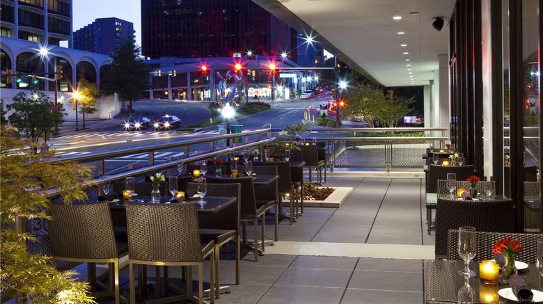 <b>Hyatt Centric Arlington Restaurant</b>. Images powered by <a href="https://iceportal.shijigroup.com/" title="IcePortal" target="_blank">IcePortal</a>.