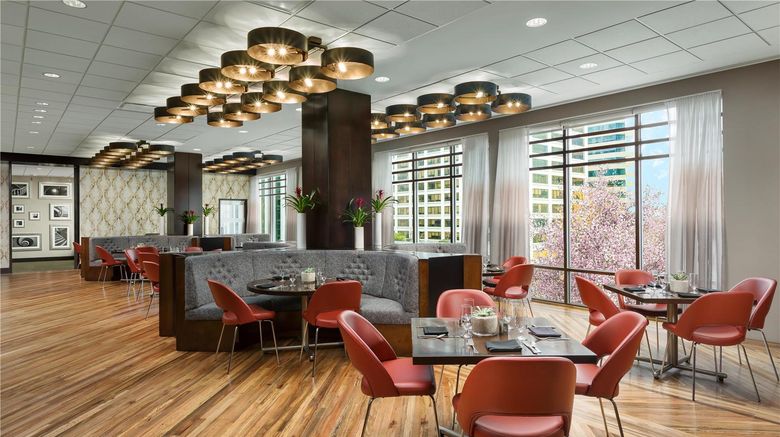 <b>Hyatt Centric Arlington Restaurant</b>. Images powered by <a href="https://iceportal.shijigroup.com/" title="IcePortal" target="_blank">IcePortal</a>.