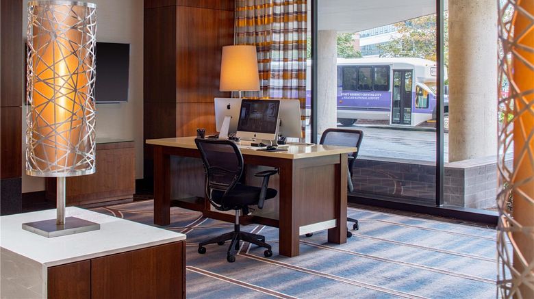 <b>Hyatt Regency Crystal City at DCA Arpt Lobby</b>. Images powered by <a href="https://iceportal.shijigroup.com/" title="IcePortal" target="_blank">IcePortal</a>.
