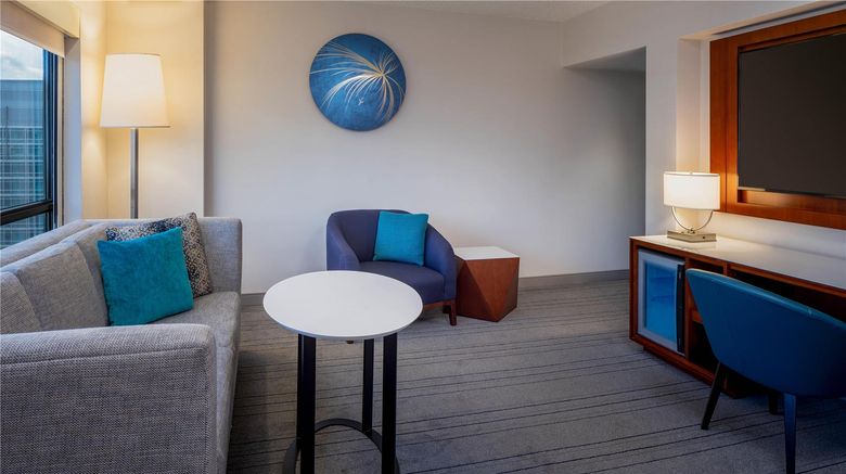 <b>Hyatt Regency Crystal City at DCA Arpt Suite</b>. Images powered by <a href="https://iceportal.shijigroup.com/" title="IcePortal" target="_blank">IcePortal</a>.