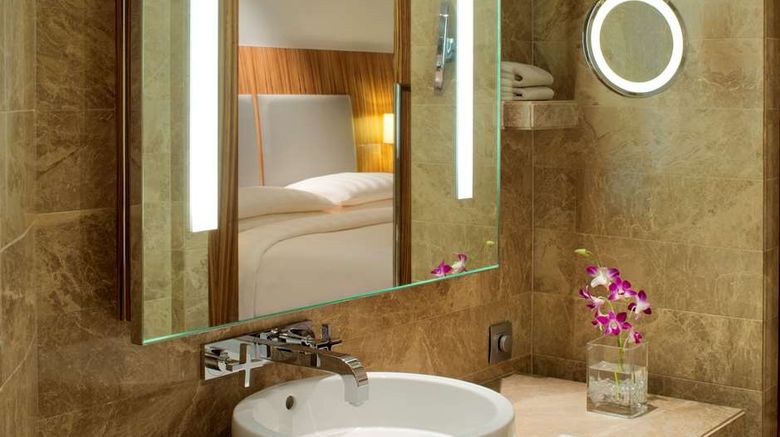 <b>Andaz Capital Gate Suite</b>. Images powered by <a href="https://iceportal.shijigroup.com/" title="IcePortal" target="_blank">IcePortal</a>.